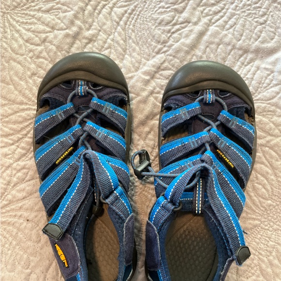 Kids Keen sandals size 4 - Picture 1 of 3